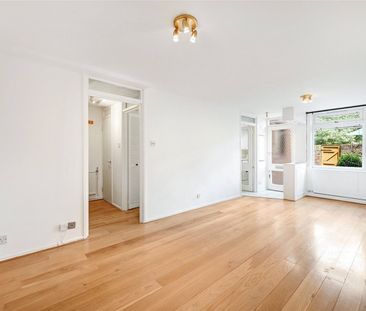 More Close, London, W14 maisonette to rent - Photo 2