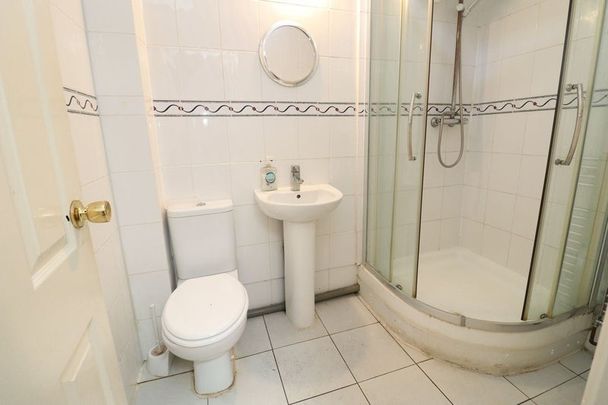 Room in a Shared Flat, Vicarage Lane, E15 - Photo 1