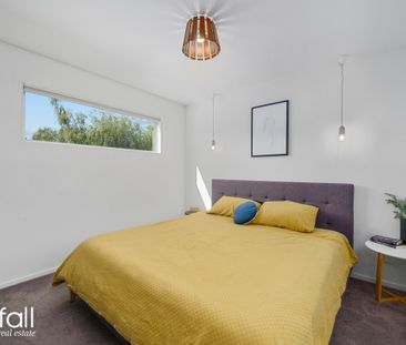 Beautiful family home in a stellar location - Photo 6