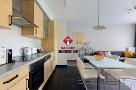 Budapest, VI. kerület, Terézváros (Nagykörúton belül), Király u. - Photo 2