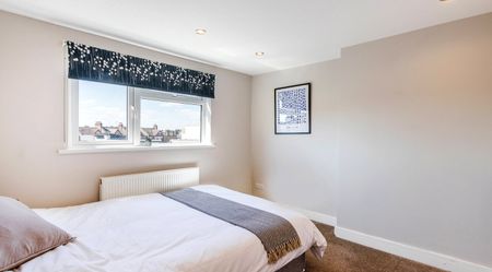 Ascot Road, Mitcham, Surrey, SW17 - Photo 3