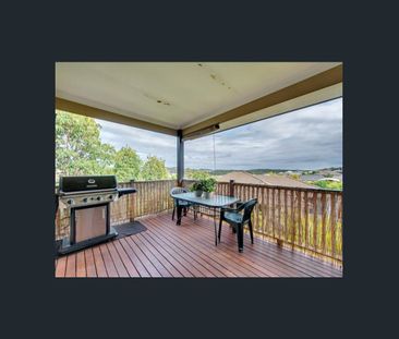 HOME WITH CHARMING CHARACTER - Photo 5