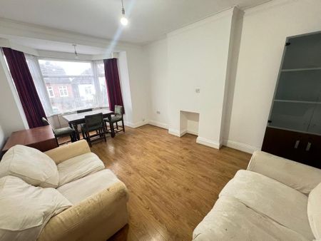 2 bedroom flat to rent - Photo 2