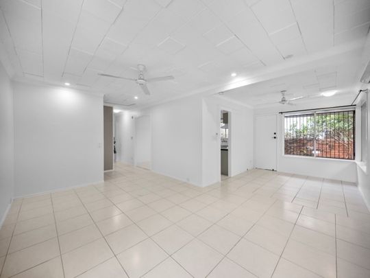 Family Home with a Pool in Kirwan - Photo 1