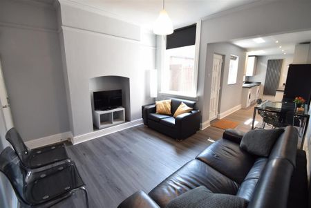 5 bedroom house to rent - Photo 2