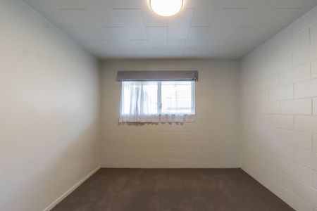 Two Bedroom Unit Close to City Centre - Photo 5