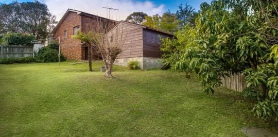 17 Woodstock Road, - Photo 2