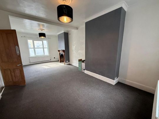 2 bedroom end of terrace house to rent - Photo 1