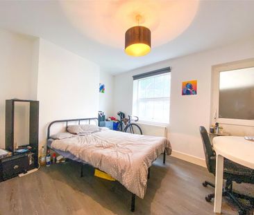 6 bedroom terraced house to rent - Photo 1