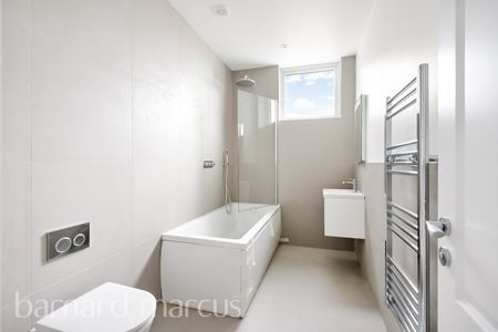 High Street - Photo 2