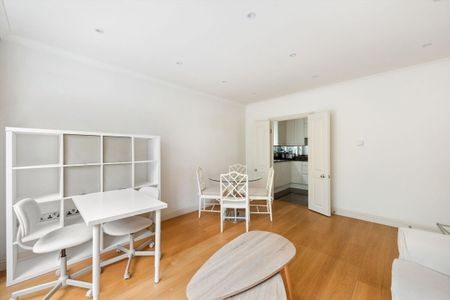 A well presented two bedroom apartment to rent in the heart of Belgravia, SW1 - Photo 3