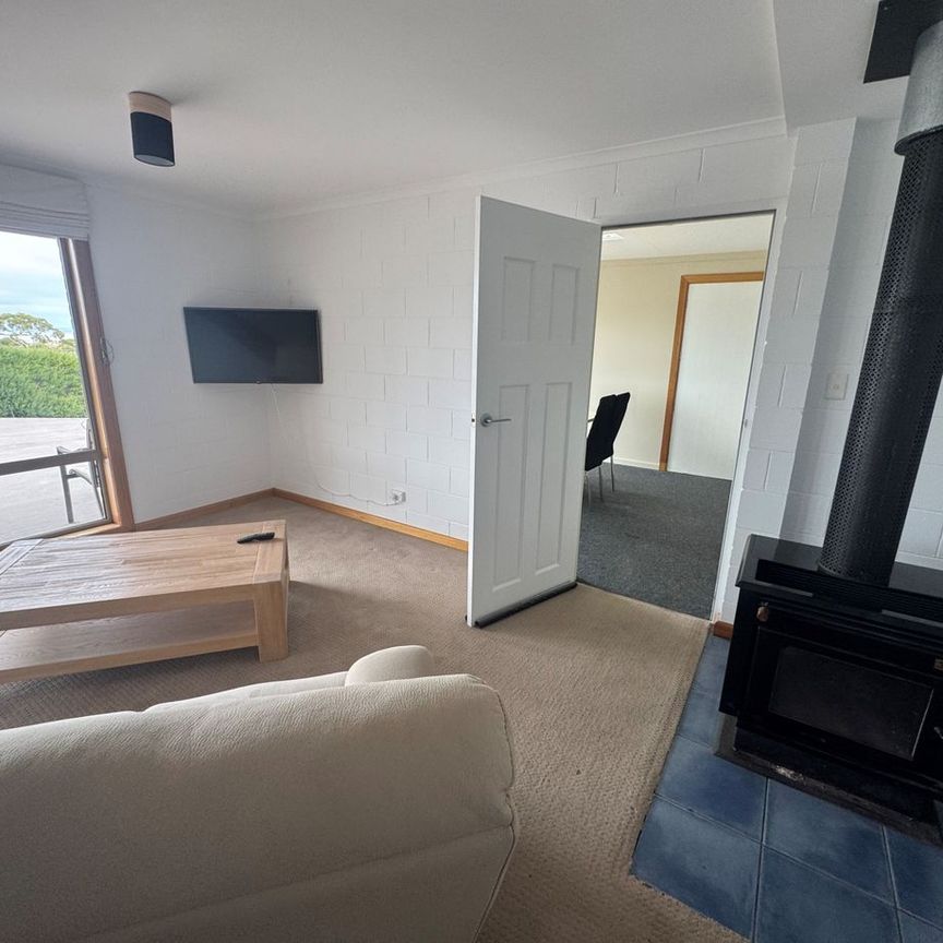 Charming 2 Bedroom Unit in Peaceful Lewisham - Utilities Included - Photo 1