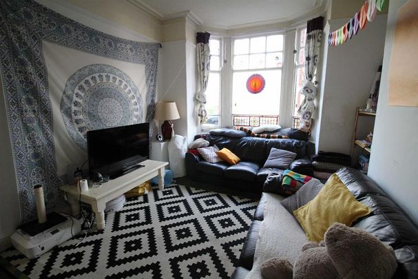 5 bedroom private hall to rent - Photo 1