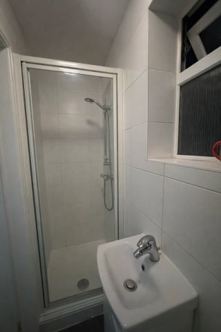 Studio Flat, Middleham Road, N18 - Photo 4