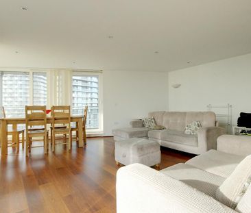 3 bedroom flat to rent - Photo 2