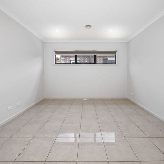 5 Milla Belle Place, BROOKFIELD - Photo 1