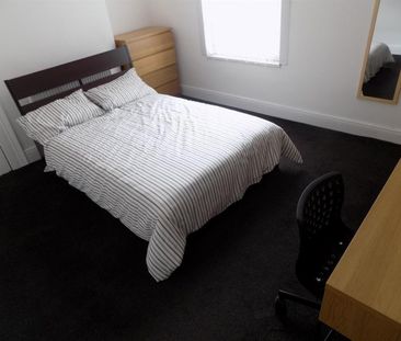 2 bedroom Flat To Let - Photo 4