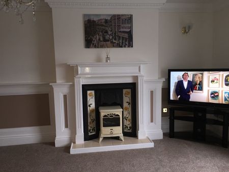 Flat 2, 68 Harbour Parade, Ramsgate, Kent, CT11 8LN - Photo 3