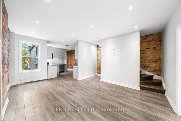 Condo Townhouse For Lease | W9256696 - Photo 1