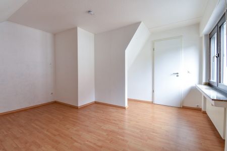 Wohnen in der Südstadt. Charmante 3,5-Zimmer-Wohnung mit Balkon und Stellplatz. - Photo 3