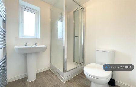 3 bedroom semi-detached house to rent - Photo 4