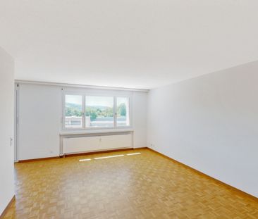 Grosszügige Wohnung mit Gartensitzplatz - Foto 2