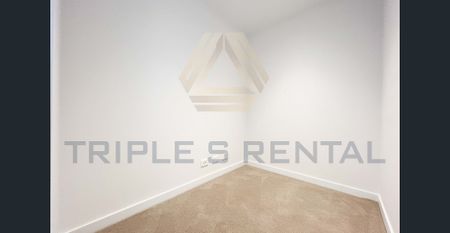 Crown Waterfall Apartment Available Now!! 1 Bed +Study & 1 Bath; Fridge & Washing Machine Included - Photo 4