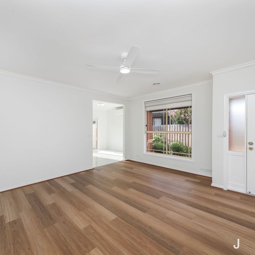 Bright, Spacious & Perfectly Positioned - Photo 1