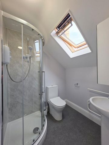 1 bedroom in a house share to rent - Photo 5