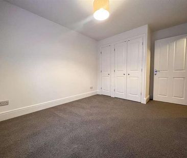 Kingshill Court, Swindon, SN1 - Photo 2