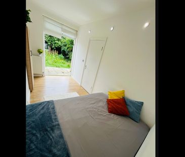 Room in a Shared Flat, Woodmansterne Road, SW16 - Photo 1