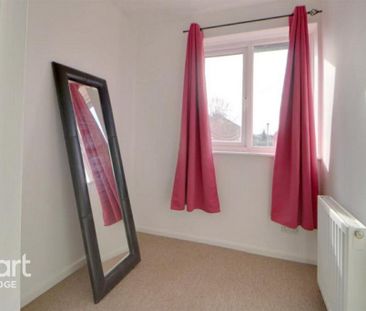 3 bedroom end of terrace house to rent - Photo 2