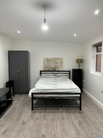 Studio Flat, Blythswood Road, IG3 - Photo 3