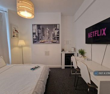 1 bedroom in a house share to rent - Photo 1