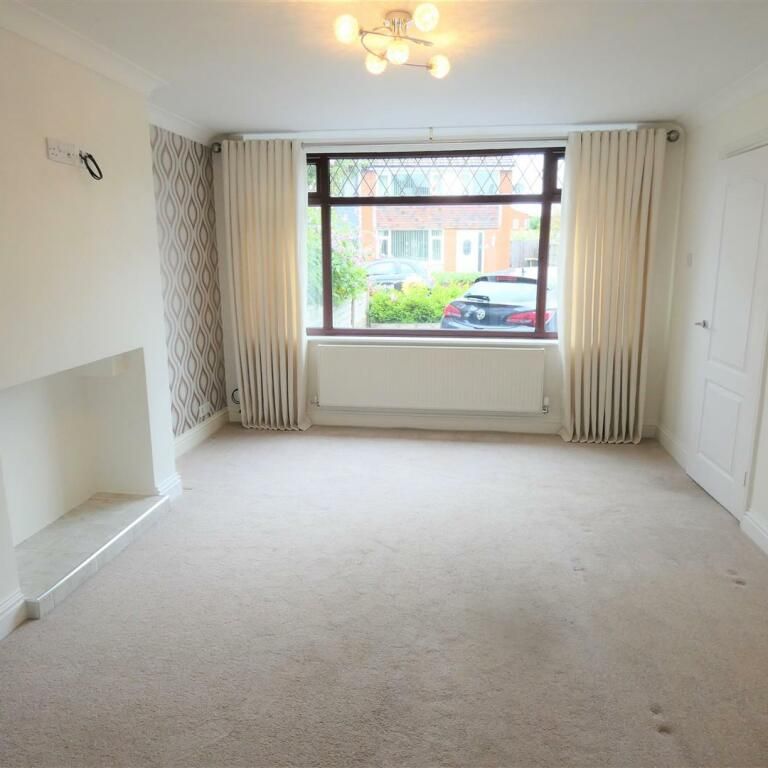 3 Bedroom Semi-Detached House in Fulwood - Photo 1