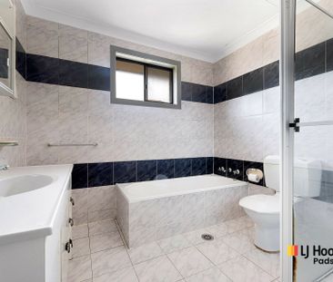 Private Rear Villa with Light-Filled Living & Courtyard - Photo 6