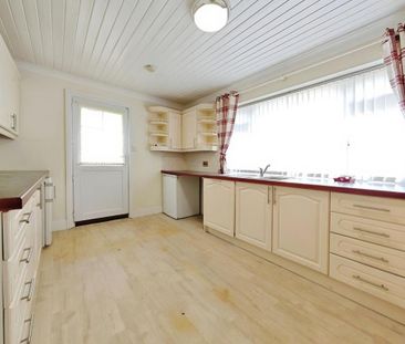 4 bedroom detached bungalow to rent - Photo 3