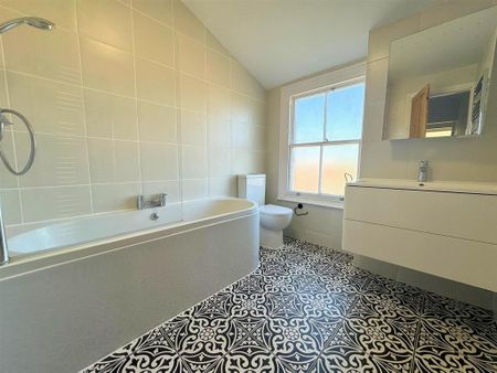 3 bedroom end of terrace house to rent - Photo 3