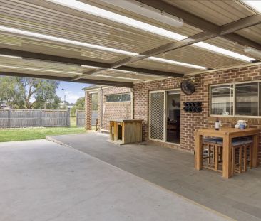 Beautiful Family home for rent in prime location! - Photo 3