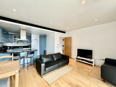 2 bedroom flat to rent - Photo 2