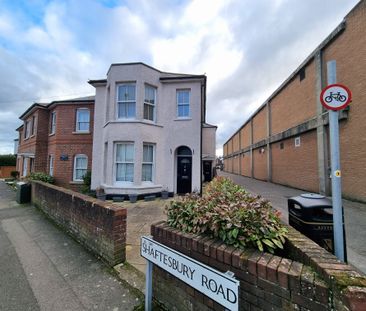 Shaftesbury Road, Gosport - Photo 1