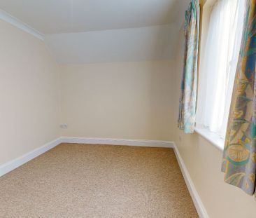 Flat 7 White Hart Court, High Street, Wickham Market, Woodbridge - Photo 1