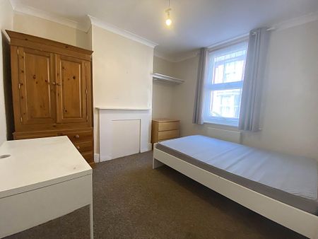 York Road, Canterbury - Photo 3