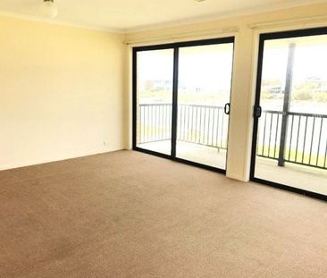 30 Providence Pl, Hindmarsh Island SA 5214 - House For Rent | Domain - Photo 6