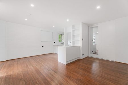Renovated, Large Size Studio with Car Space in the Heart of BONDI - Photo 3