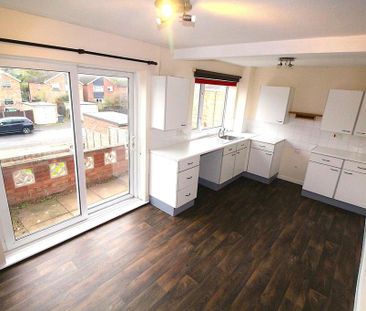 3 bedroom terraced house to rent - Photo 4