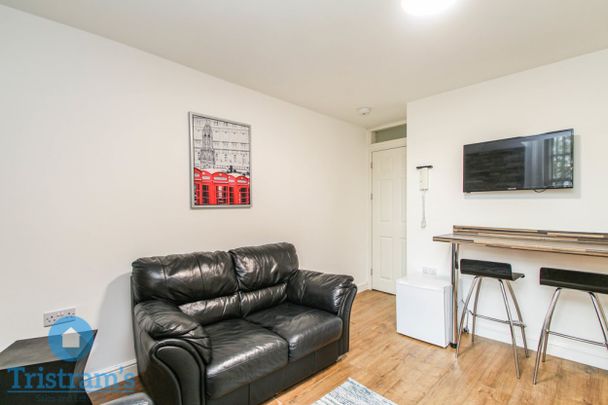 2 bed Apartment for Rent - Photo 1