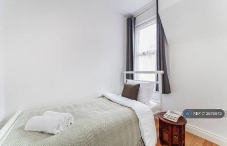 3 bedroom semi-detached house to rent - Photo 5