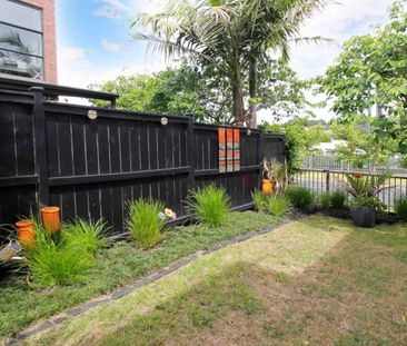 THREE BEDROOM FAMILY HOME - Photo 4