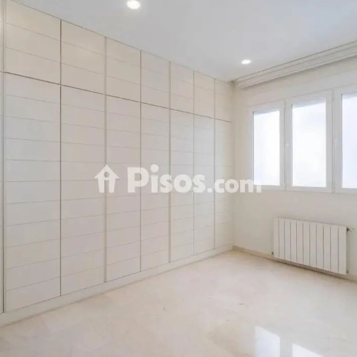 Piso en alquiler en Carrer de Sorní - Photo 1